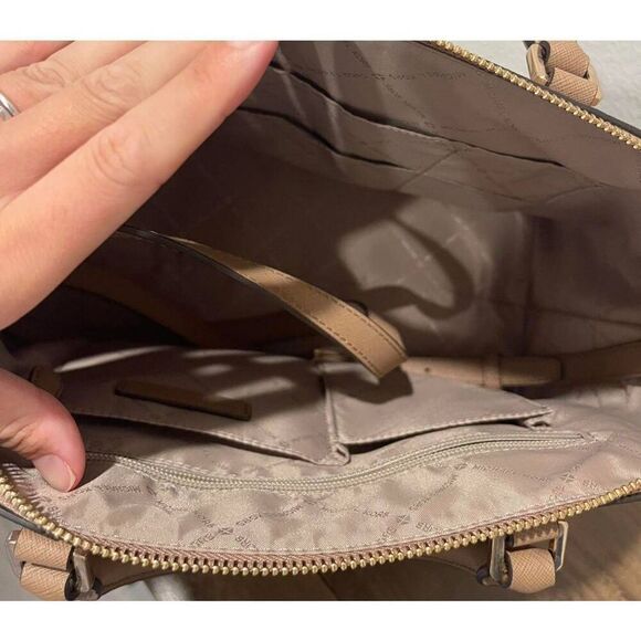 Nice MICHAEL KORS CIARA Large Top Zip Saffiano Satchel Handbag Purse - Picture 3 of 6